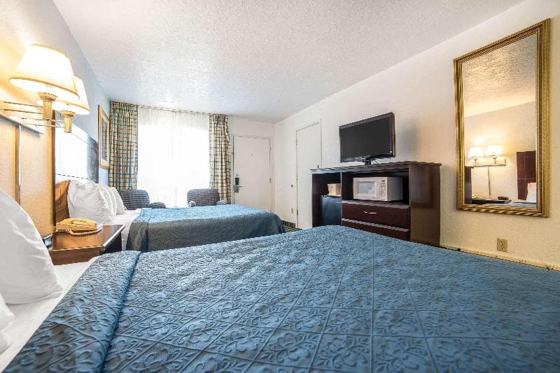 Quality Inn 4