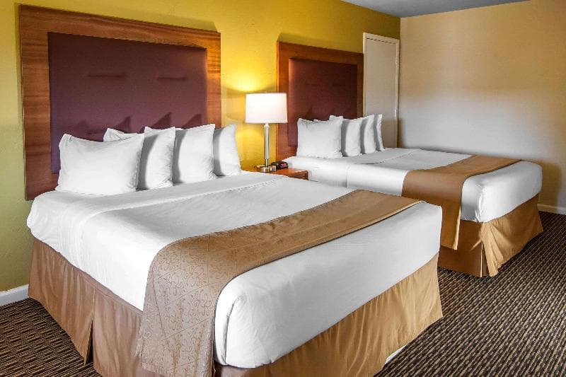Quality Inn & Suites at Coos Bay 4