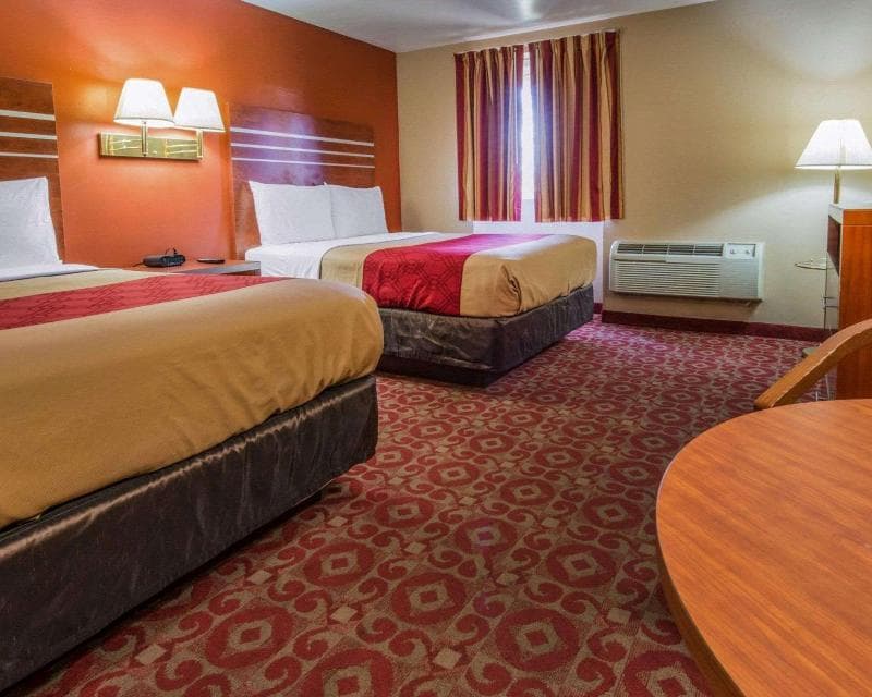 Econo Lodge 2