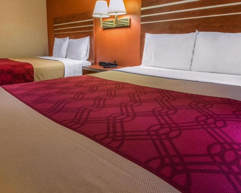 Econo Lodge 4