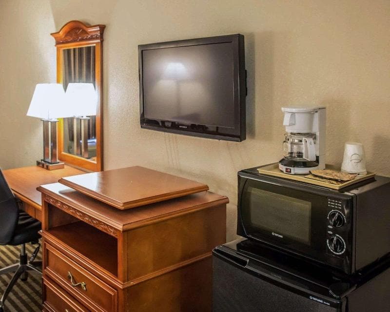 Econo Lodge Panama City 3