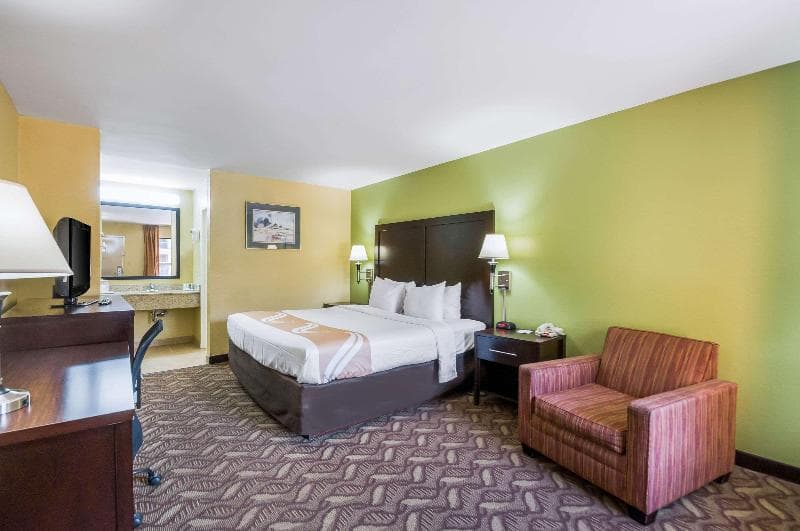 Quality Inn Fredericksburg Central Park Area 4