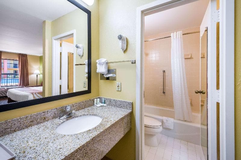 Quality Inn Fredericksburg Central Park Area 5