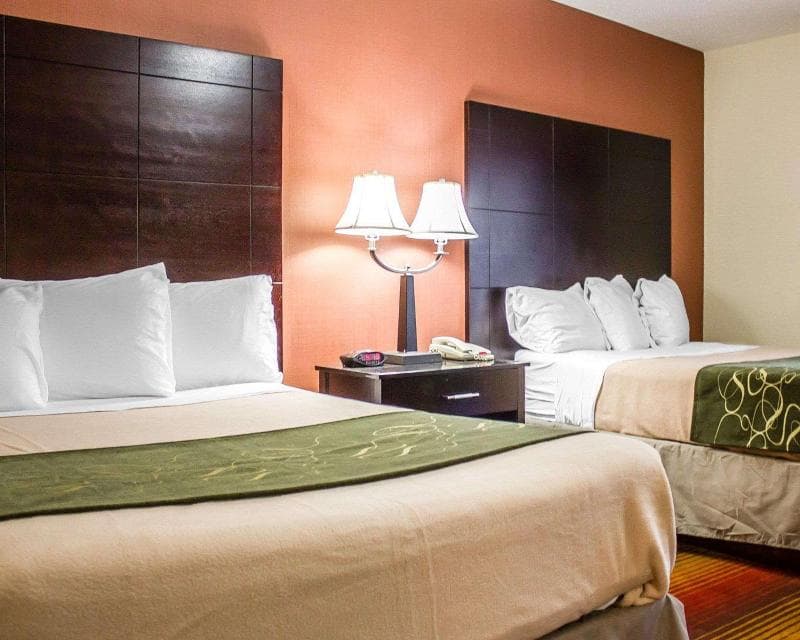 Rodeway Inn MacArthur Airport 2