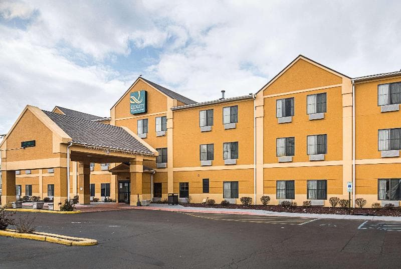 Quality Inn & Suites 4