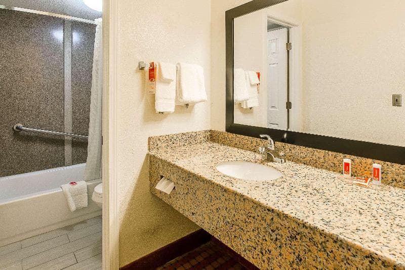 Econo Lodge Near Motor Speedway 3