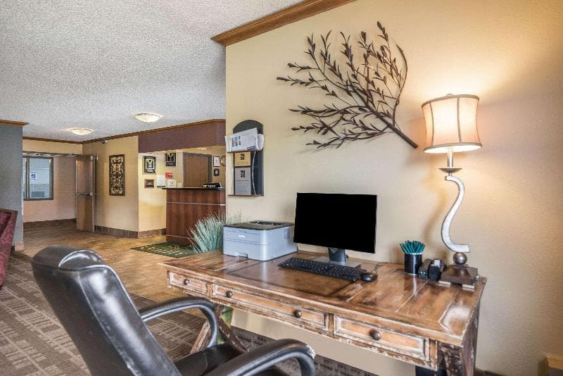 Quality Inn & Suites photo 1