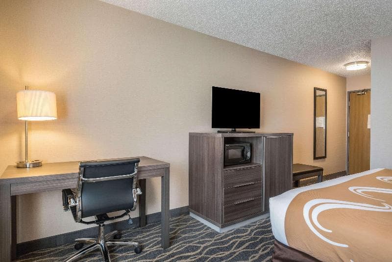 Quality Inn & Suites 4
