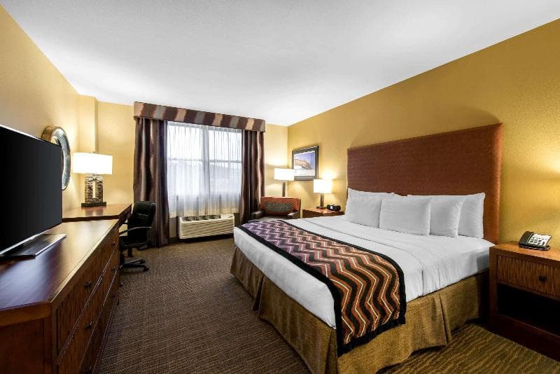 The Golden Hotel 3