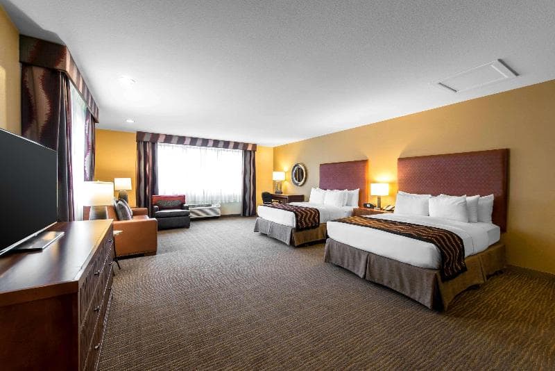 The Golden Hotel 5