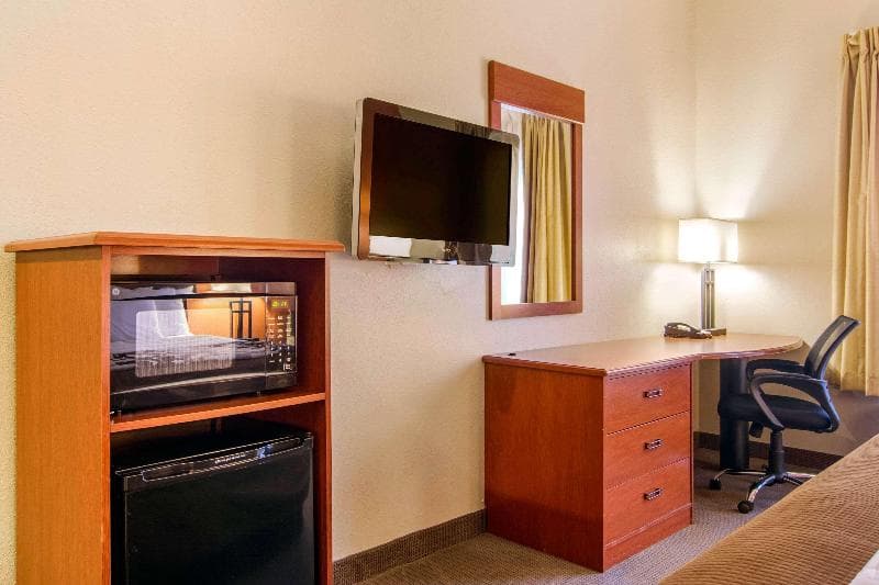 Sleep Inn & Suites 3