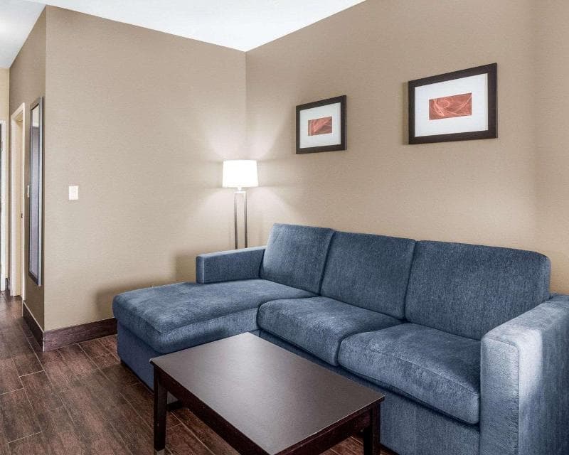 Comfort Suites Odessa 4