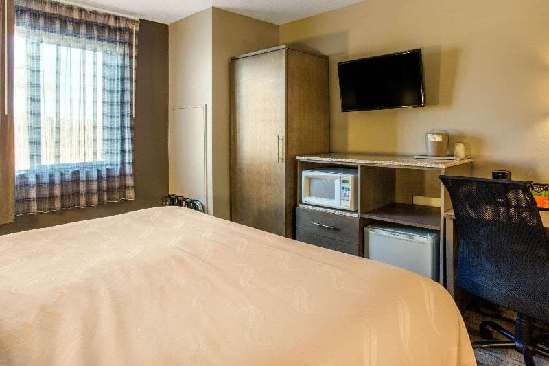 Quality Inn 4