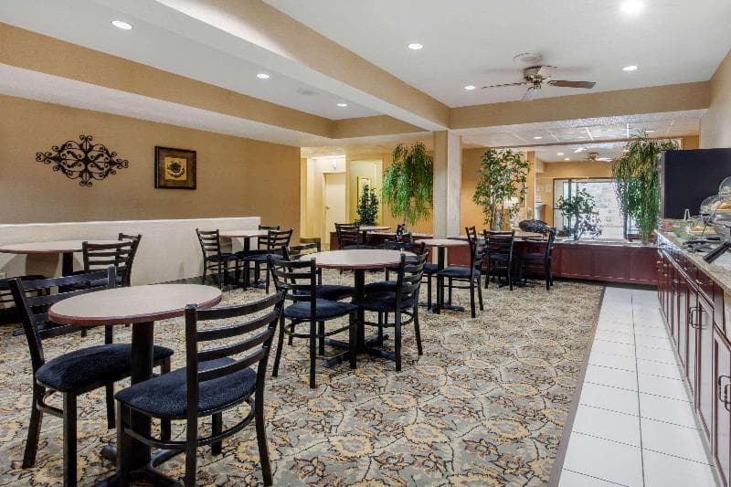 Quality Inn & Suites Benton - Draffenville 2