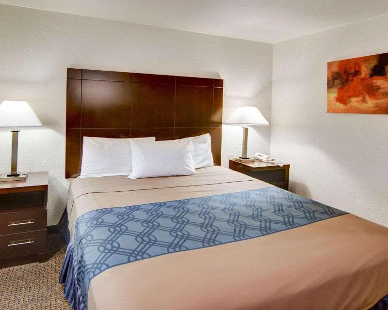 Rodeway Inn & Suites Lewisville I-35 4