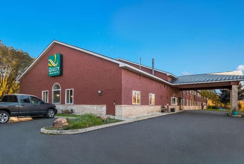 Quality Inn & Suites photo 1