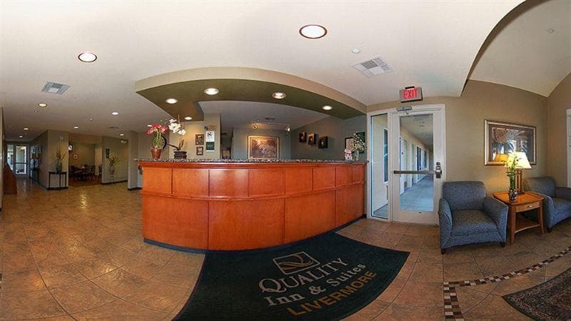 Quality Inn & Suites 2