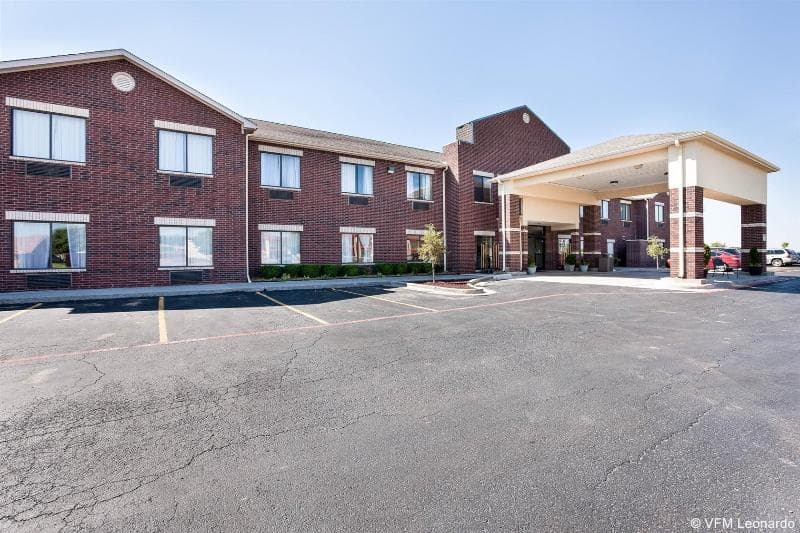 Comfort Suites Plainview 2