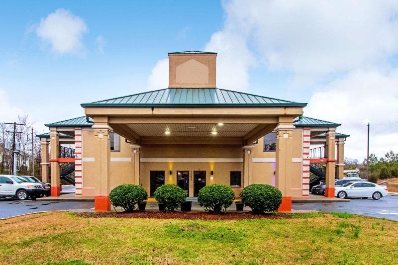 Rodeway Inn & Suites 3