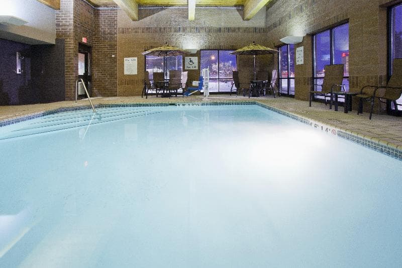 Holiday Inn Express & Suites Bloomington West photo 1