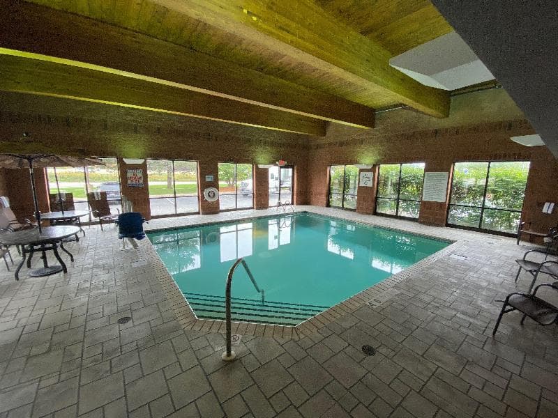Holiday Inn Express & Suites Bloomington West 5