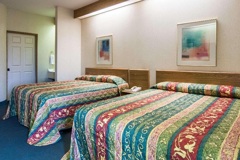 Rodeway Inn photo 1