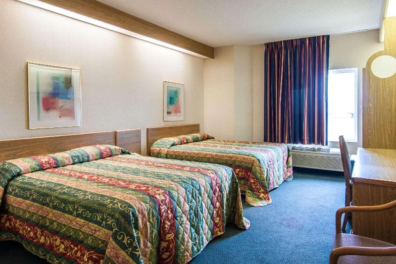 Rodeway Inn 5