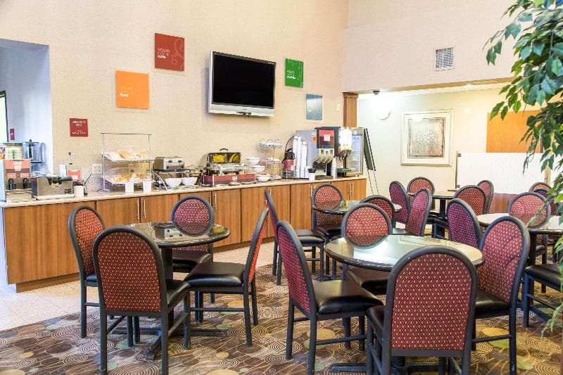 Comfort Suites North Fossil Creek 3