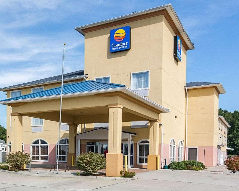 Comfort Inn & Suites Chesapeake - Portsmouth photo 1