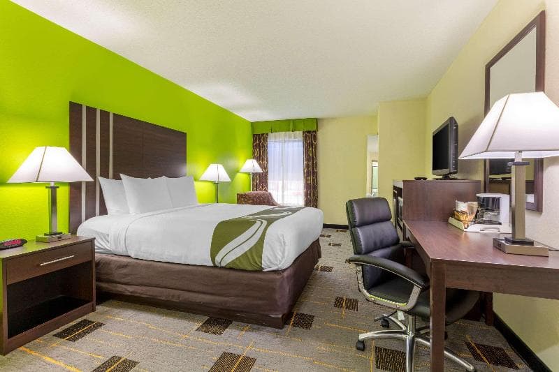Quality Inn 4