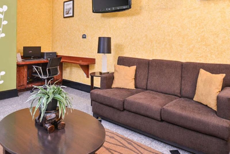 Sleep Inn & Suites Downtown 4