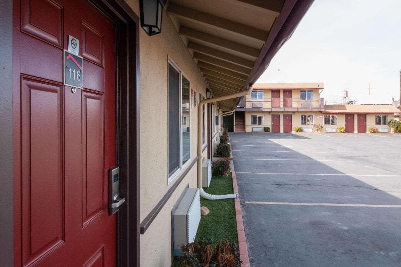 Quality Inn Bishop near Mammoth photo 1