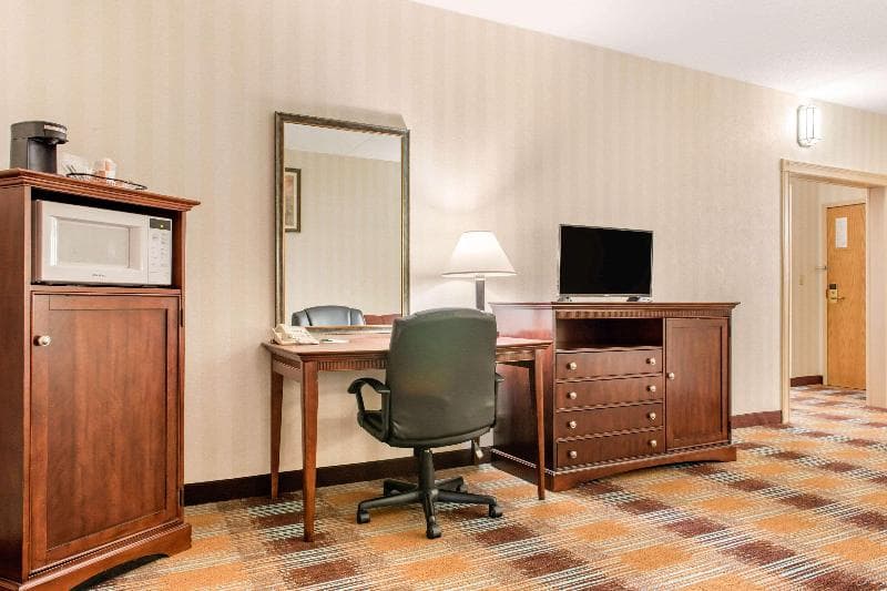 Quality Inn And Suites Miamisburg - Dayton South
