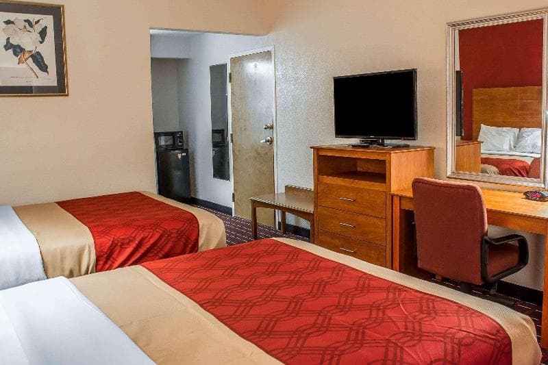 Econo Lodge 2