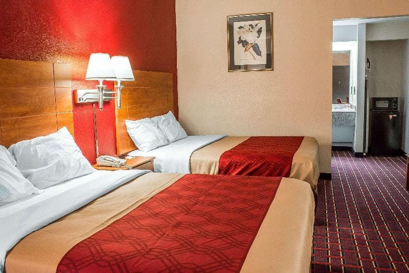 Econo Lodge 4