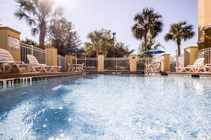 Comfort Suites Orlando Airport 3