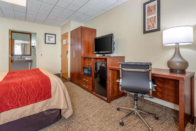 Comfort Inn 3