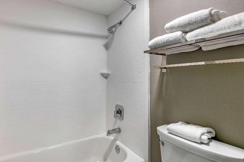 Clarion Inn 3