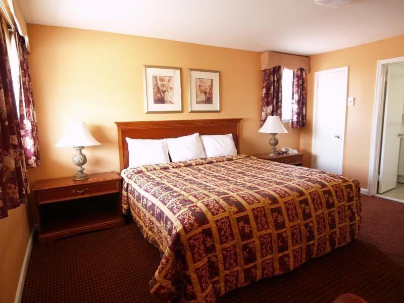 Parkway Inn 4
