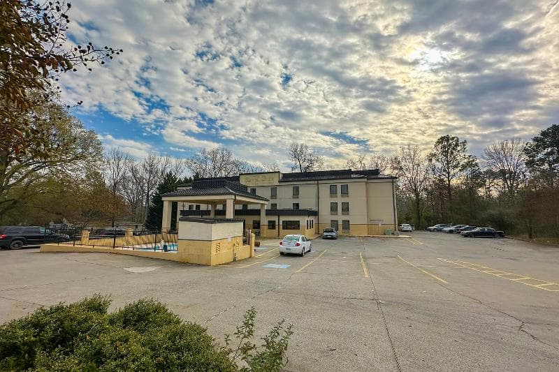 OYO Hotel Rome West GA 2