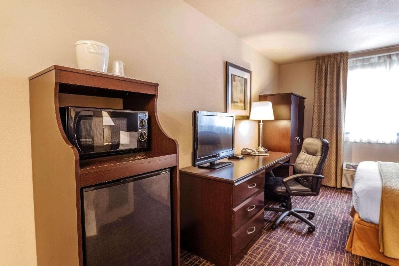 Quality Inn Near Seattle Premium Outlets 2