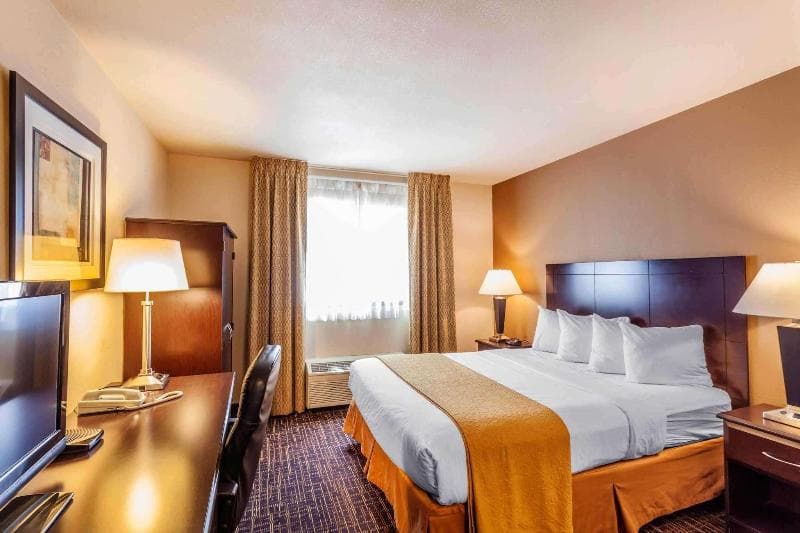 Quality Inn Near Seattle Premium Outlets 5