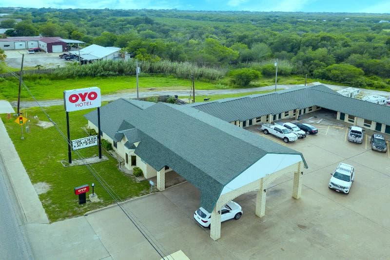 OYO Hotel Three Rivers TX US-281 3