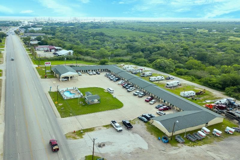 OYO Hotel Three Rivers TX US-281 4