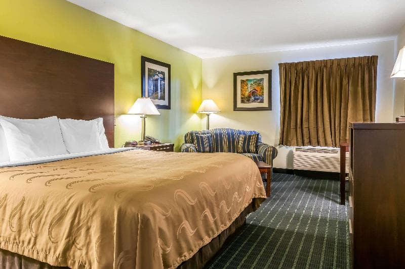 Quality Inn 4