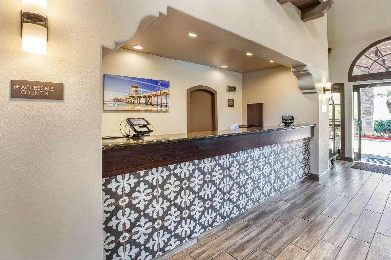 Comfort Inn & Suites Orange County John Wayne Airport 4
