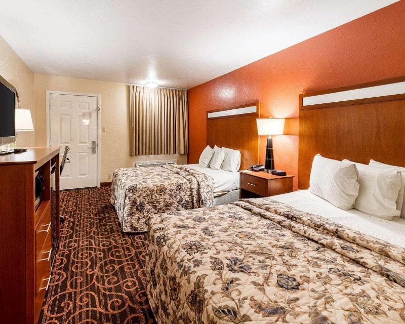 Econo Lodge Jasper 4