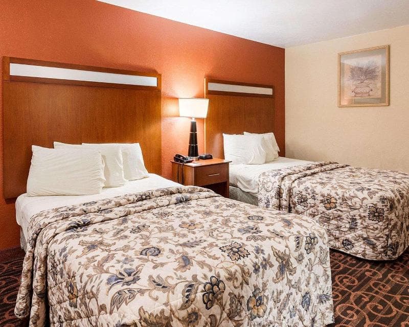 Econo Lodge Jasper 5