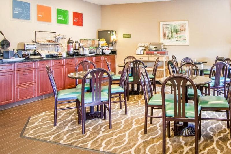 Comfort Inn North 3