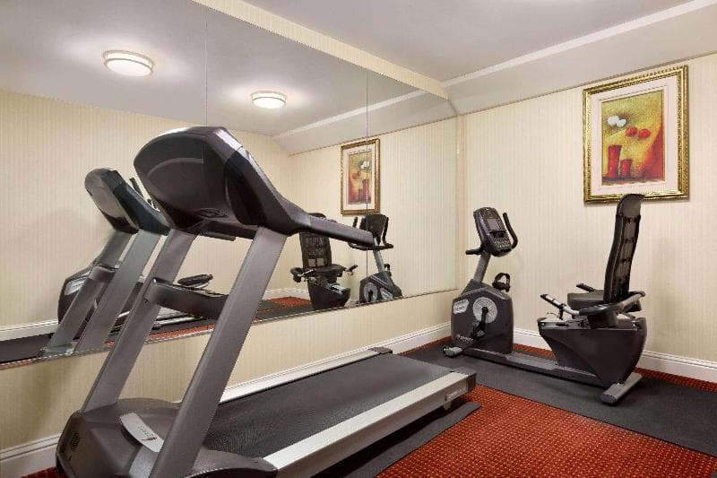 Ramada by Wyndham Oakland Downtown City Center photo 1